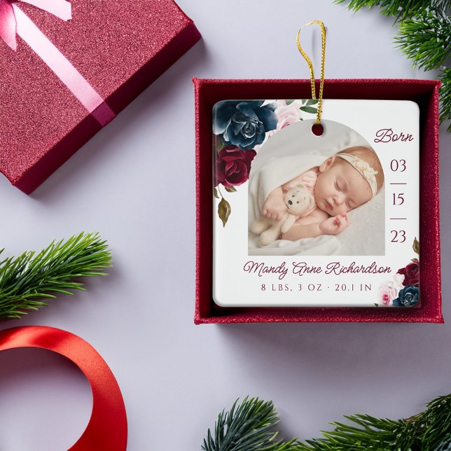 Adorno De Cerámica Nacimientos de bebé con flores rosadas de la Marin (Navy Burgundy Pink Floral Baby Birth Stats Photo Ceramic Ornament)