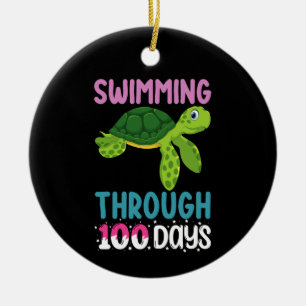 Adorno De Cerámica Nadando A Lo Largo De 100 Días Escolares De Tortug