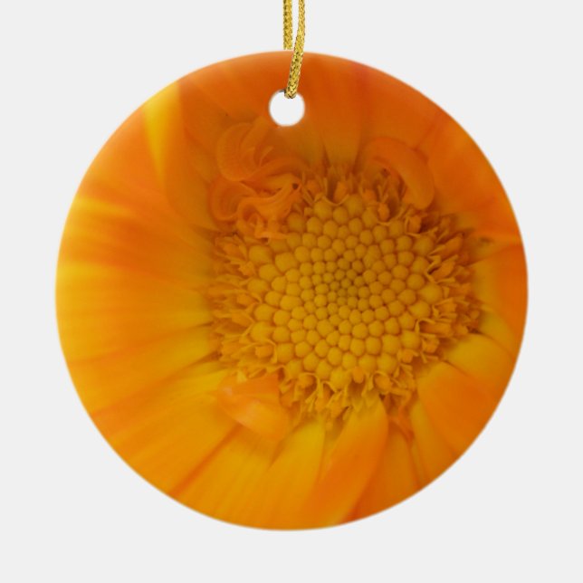 Adorno De Cerámica Naranja Marigold Macro Personalizado Cumpleaños (Frente)