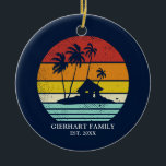 Adorno De Cerámica Náutica de reunión familiar de vacaciones de Beach<br><div class="desc">Personalizar estos diseños retro de camping para su playa o casa lacustre añadiendo su nombre familiar o texto personalizado, y año. Espero que no se trate solamente del diseño genial que captó tu atención, sino del hecho de que nunca lo encontrarás en una tienda por departamentos, lo hace único para...</div>