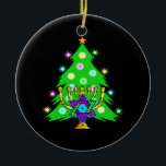 Adorno De Cerámica Navidad y Jánuca junto<br><div class="desc">Navidad y Jánuca en los regalos para las familias interconfesionales que celebran la alegría del navidad y la belleza de Chanukah. La atracción del árbol y del menorah de Navidad con la estrella de David judía rodeó por los presentes del día de fiesta en tarjetas de felicitación, franqueo, ideas del...</div>