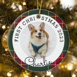 Adorno De Cerámica Navidades colocaron al Mascota en primera foto de<br><div class="desc">Primer ornamento de fotos navideñas diseñado por personalizados que presenta foto y nombre del mascota personalizado en Navidades festivos.</div>