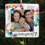 Adorno De Cerámica Navidades de colores iluminan a Navidades de fotog<br><div class="desc">Envíe su alegría navideña esta temporada con un adorno navideño personalizado de Navidad. Con una presentación brillante y audaz de las luces que rodean la foto de tu familia, tu nombre y año, este adorno seguramente hará una impresión duradera. Disfrute de un toque final perfecto en sus vacaciones con este...</div>