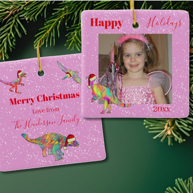 Adorno De Cerámica Navidades de dinosaurios foto Rosa personalizado (Personalized girl name christmas dinosaur pink tree ornament )