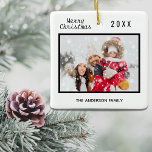 Adorno De Cerámica Navidades de familia foto blanco negro elegante<br><div class="desc">Un elegante fondo blanco. El texto: Feliz Navidad con un estilo de letra con letras negras,  letras. Plantilla para su propia foto familiar y nombre y año familiar. Perfecto como un regalo o como un placer para tu propia familia.</div>
