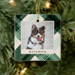 Adorno De Cerámica Navidades de fotografía de Mascota de Plaid verde<br><div class="desc">Celebra a tu peludo miembro de la familia con estos elegantes adornos de fotos navideñas. En segundo plano, están decoradas con un diseño diagonal de plástico pintado a mano, junto con plantillas de fotos y texto para una personalización sencilla. La parte posterior contiene el mismo diseño de plaid, así como...</div>