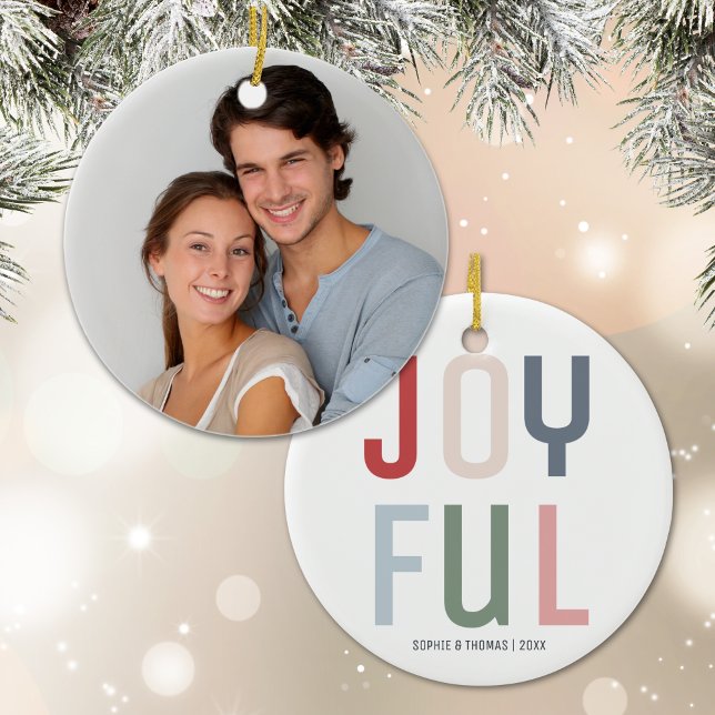 Adorno De Cerámica Navidades de fotografía de parejas alegres (Joyful Couple Photo Christmas Ceramic Ornament)