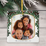 Adorno De Cerámica Navidades De Fotos De Mistletoe Foliage RoundFrame<br><div class="desc">Este delicioso adorno navideño exhibe una foto en un marco redondeado,  acentuada con un borde de mistletoso en el frente. En la parte trasera hay espacio para una foto adicional.</div>