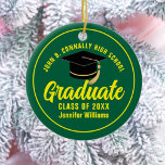 Adorno De Cerámica Navidades de Graduación de Personalizado de Gradua<br><div class="desc">Este moderno ornamento de Navidad verde y amarillo para personalizados de grado superior presenta su nombre de instituto o universidad para la clase de 2025. Personalizar con tu año de graduación bajo el guión manuscrito de la moda y el tapón negro para un gran regalo personalizado de graduación.</div>