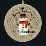 Adorno De Cerámica Navidades de invierno sucios Snowman<br><div class="desc">Un lindo muñeco de nieve Navidad con las palabras Feliz Navidad decora este adorno. Personalízalo con tu apellido. Un acento divertido para la temporada de Navidades. Diseñado para ti por Blackberry Boulevard.</div>