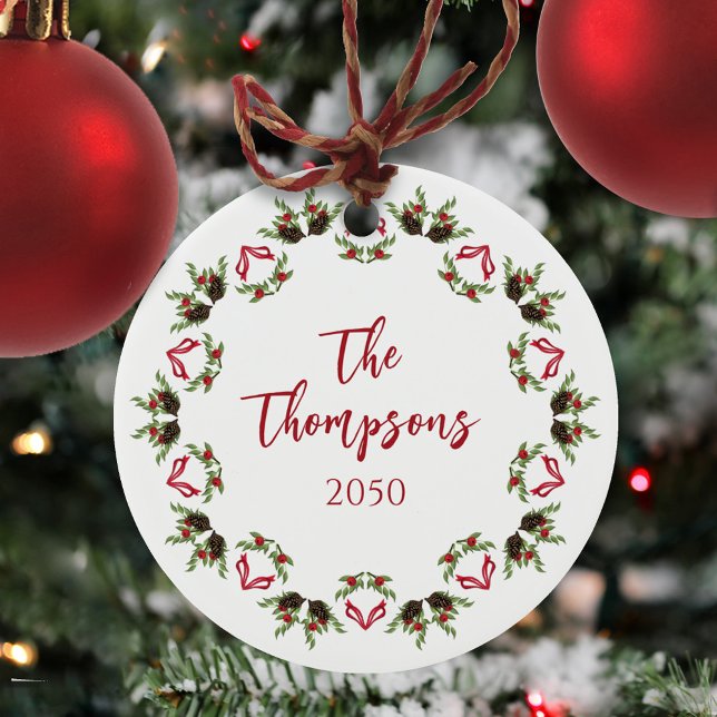 Adorno De Cerámica Navidades de la vegetación roja (Christmas greenery, pine cones, and holly berries mandala custom ceramic ornament. )