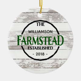 Adorno De Cerámica Navidades de nombre familiar de White Wood Farmhou