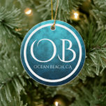 Adorno De Cerámica Navidades de OB Ocean Beach, CA Blue Bkg<br><div class="desc">OB Ocean Beach,  California con Blue Water Background Holiday Christmas Tree Ornament - Se puede personalizar con un nombre,  año o cualquier texto que desee añadir. -</div>