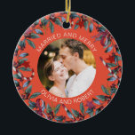 Adorno De Cerámica Navidades de Rubor casados y morosos escriben reci<br><div class="desc">El ornamento romántico para la pareja de casados presenta una hermosa corona de Navidades y un brillante fondo de color. Personalice la plantilla con su fotografía,  nombres o texto personalizado. Puede cambiar el color de fondo si lo desea,  simplemente haga clic en "Editar usando la herramienta de diseño".</div>
