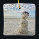 Adorno De Cerámica Navidades de vacaciones en Snowman Beach Florida<br><div class="desc">Encontré a este chico lindo en la playa y no pude resistir capturarlo. Le deseo los saludos más cálidos de Florida y que este hombre de nieve,  hombre,  hombre de la cabeza,  te hace sonreír.</div>