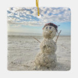 Adorno De Cerámica Navidades de vacaciones en Snowman Beach Florida<br><div class="desc">Encontré a este chico lindo en la playa y no pude resistir capturarlo. Le deseo los saludos más cálidos de Florida y que este hombre de nieve,  hombre,  hombre de la cabeza,  te hace sonreír.</div>