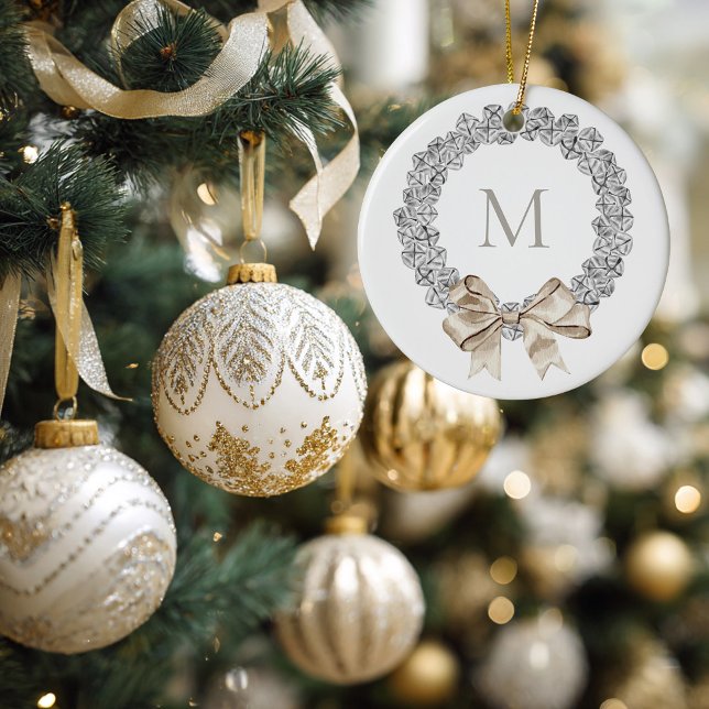 Adorno De Cerámica Navidades de Wreath monogramados de Silver Bells (Silver Bells Monogrammed Wreath Christmas Ornament)