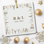Adorno De Cerámica navidades del 50° Aniversario de los Bodas de Oro<br><div class="desc">Celebra con un personalizado único hecho un regalo para ti,  tu pareja o una hermosa pareja que conoces. Diseñado para un hito de cincuenta años usted puede fácilmente personalizar y personalizar por iniciales y año(s) Asegúrese de comprobar el resto de mi colección para más productos.</div>