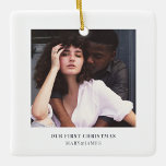 Adorno De Cerámica Navidades elegantes | Foto de pareja minimalista e<br><div class="desc">Keepsake minimalista elegante | Cereza y casada,  Boda o compromiso Foto Ornamento cerámico</div>