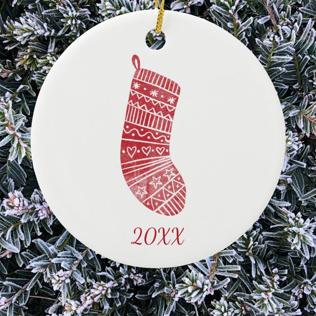 Adorno De Cerámica Navidades escandinavos de año blanco rojo (Scandinavian Christmas stocking red and white 20XX year date ornament)