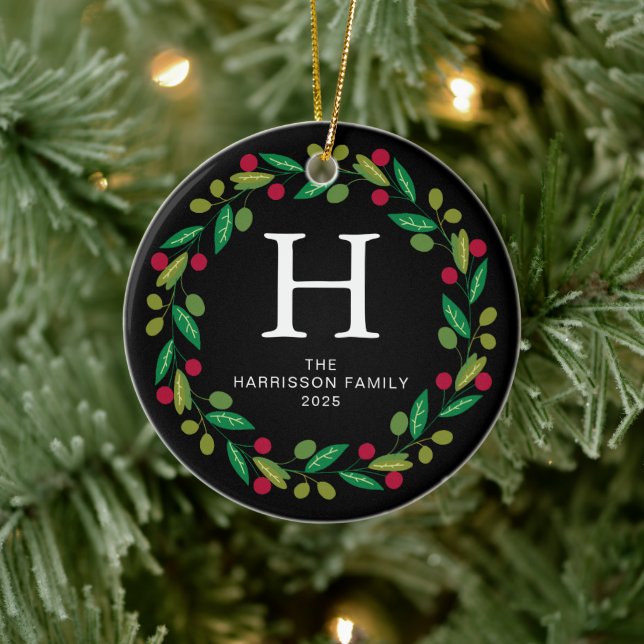 Adorno De Cerámica Navidades florales Wreath Monogramed Family Photo (Árbol)