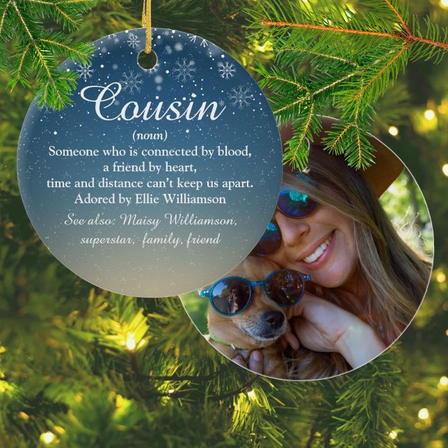 Adorno De Cerámica Navidades fotográficos con guión de definición de  (Cousin Definition Script Photo Christmas Ceramic Ornament)