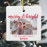 Adorno De Cerámica Navidades fotográficos de Merry y Bright<br><div class="desc">Moderna foto Minimalista de familia mora y brillante adorno de Navidad,  presenta elegante letra de caligrafía con letras Merry & Bright. Personalice su nombre y año de familia.</div>
