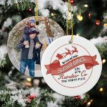 Adorno De Cerámica Navidades fotográficos de Santa Claus personalizad<br><div class="desc">Este diseño presenta un adorno vintage de fotos navideñas,  con el Polo Norte,  Santa Claus,  y un lindo reno,  perfecto para una foto familiar,  con decoración festiva,  tema de trineos de trineo,  y escritura de tipografía retro,  en rojo y blanco,  un diseño clásico de signos</div>