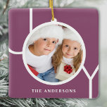 Adorno De Cerámica Navidades fotográficos personalizados Holiday Purp<br><div class="desc">Este moderno ornamento fotográfico Navidad está decorado con la palabra JOY en un fondo morado. Personalizable fácil con tu foto y nombre.</div>