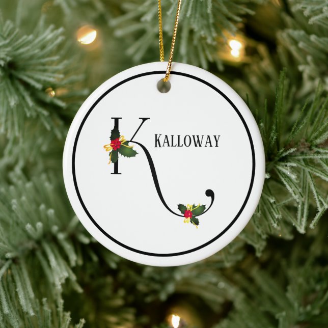 Adorno De Cerámica Navidades Holly Monograma Letra K Personalizada (Árbol)