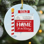 Adorno De Cerámica Navidades inmobiliarios vendidos Rótulo<br><div class="desc">Cartel de la venta El ornamento de Navidad inmobiliario es una forma divertida y festiva de enviar saludos de vacaciones a sus clientes. Están disponibles las tarjetas de Navidades coincidentes. Personalizar con su logotipo y nombres.</div>