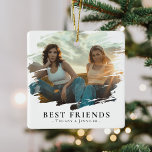 Adorno De Cerámica Navidades modernos de fotografía y nombres de los<br><div class="desc">Moderno y personalizado adorno de fotos de los mejores amigos, con una foto personalizado superpuesta de mancha sobre ti y tu propio trasero, el texto 'MEJORES AMIGOS' y tus nombres. A cualquier FBC le encantaría recibir este magnífico adorno, ¡que podrían mostrar con amor en su casa a la hora del...</div>