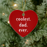 Adorno De Cerámica Navidades Papá más frío que nunca Padre Rojo<br><div class="desc">Este divertido y dulce corazón en forma de adorno navideño tiene el texto: el padre más fresco de la historia. Perfecto para el padre más genial que conoces. Personalizar el texto para decir papá,  pop,  etc.</div>