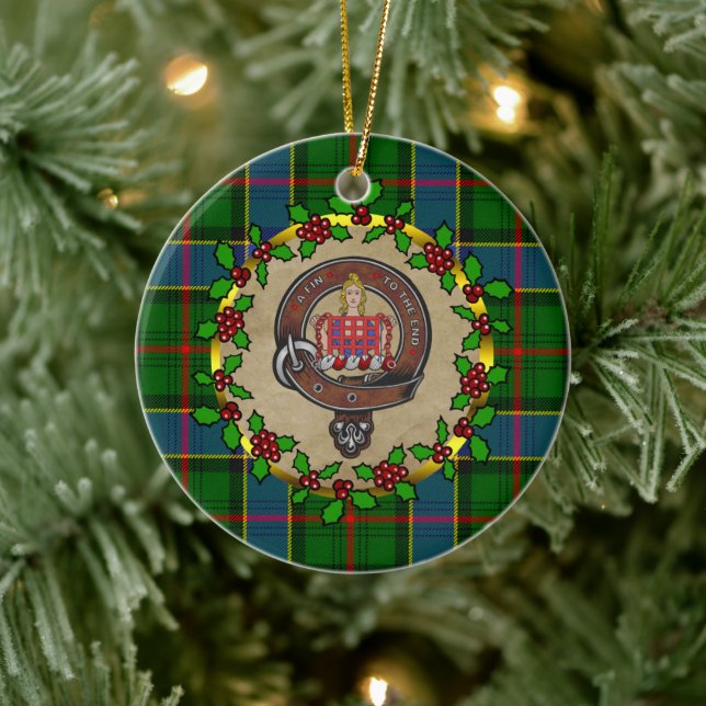 Adorno De Cerámica Navidades personalizados de Ogilvie Clan Badge y T (Árbol)