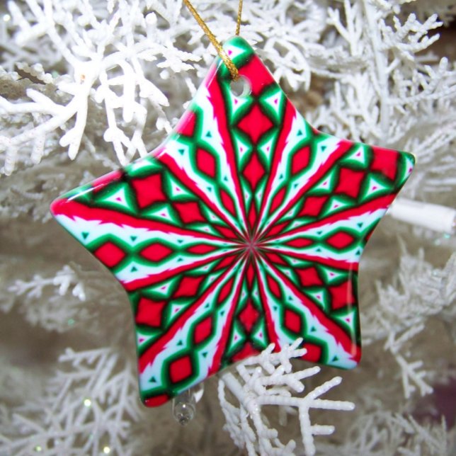 Adorno De Cerámica Navidades rojos blancos y verdes Candy Kaleidoscop (Christmas Candy Kaleidoscope Ceramic Star Shaped Ornament)