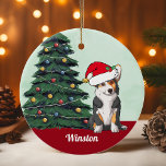 Adorno De Cerámica Navidades Tricolor Corgi Santa Hat Personalizados<br><div class="desc">Este hermoso perro de Pembroke Welsh Corgi tiene un lindo gorra de Santa Claus y una adorable inclinación de la cabeza. El cachorro tricolor está sentado frente a un árbol de Navidad bonito decorado con adornos coloridos. Personaliza tu nombre de mascota en una cursiva encantadora bajo el maravilloso dibujo de...</div>