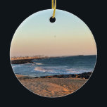 Adorno De Cerámica Newport Beach en Sunset, California<br><div class="desc">Vistas a la playa de Newport desde la torre 52 de socorristas que da al sur hacia el muelle. Cielos rosados con arena brillando también. Foto tomada en noviembre de 2022.</div>