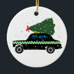 Adorno De Cerámica Nieve de dibujos de árbol de navidad de taxi negro<br><div class="desc">Un taxi urbano negro conduce a casa para Navidades,  con un árbol de Navidad,  decorado con un arco de navidad rojo. Deliciosos Navidades para un taxista,  un taxista. La nieve de los taxis negros de Navidad,  el ilustracion peculiar invernal para todos los taxistas.</div>