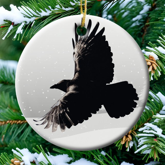 Adorno De Cerámica Nieve de invierno de avispón animal salvaje Raven  (Raven spirit black bird in flight winter solstice ornament)