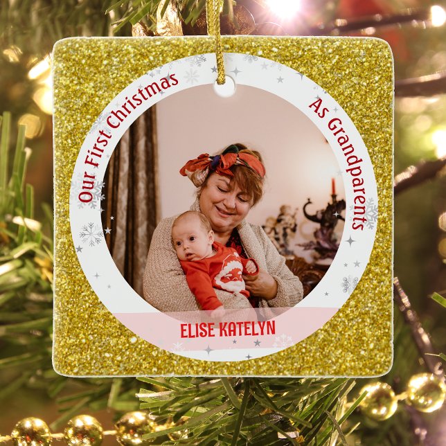 Adorno De Cerámica Niña bebé 1 Navidades como abuelos 2 fotos (Elegant Modern Cute Golden Our First Christmas as Grandparents Baby Girl 2 Photos Faux Glitter)