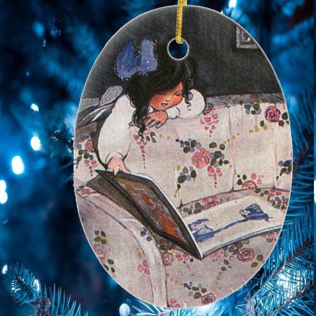 Adorno De Cerámica Niña pequeña leyendo sobre el sofá (Subido por el creador)