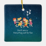 Adorno De Cerámica Niños felices<br><div class="desc">Es el ornamento de cerámica infantil feliz. Los niños jugando con la mano alegremente y el fondo del cielo estrellado por la noche es encantador. Es el regalo de aliento para tu ser querido. ¿Qué tal si envias tu amor a tu preciado pueblo? ¡Compra el tuyo hoy!</div>