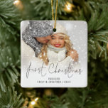 Adorno De Cerámica Nombre de la foto Año Primera Navidad involucrada<br><div class="desc">Foto Superposición Nombres Año Primer Navidad Comprometido. Para celebrar su primera fiesta se comprometió fácilmente a personalizar sus nombres y año. Con un elegante guión para la Primera Navidad. Elija su foto favorita para reemplazar la imagen de ejemplo. Se pueden hacer cambios en los colores del texto para que se...</div>
