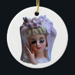 Adorno De Cerámica Novia en ducha de novia con manicura de cabeza ros<br><div class="desc">Creado a partir de una foto de un florero de cabeza vintage de la colección personal de Blonde Blythe.</div>
