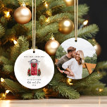 Adorno De Cerámica Nuestra primera foto de la pareja de la puerta roj<br><div class="desc">Este ornamento será un hermoso añadido a tu árbol. Utilice el formulario de plantilla para agregar su personalización y foto.</div>