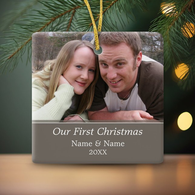 Adorno De Cerámica Nuestra primera foto de Navidad - de un solo lado (Personalized Photo Ornament - Christmas Keepsake)