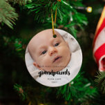 Adorno De Cerámica Nuestra primera Navidad como abuelos<br><div class="desc">Una tipografía de moda y un diseño moderno para este regalo de adorno fotográfico. Para personalizar con tu foto de bebé favorita. También puede cambiar fácilmente el color del tipo de letra a su gusto. Perfecto para celebrar tu Primera Navidad como nuevos abuelos.</div>