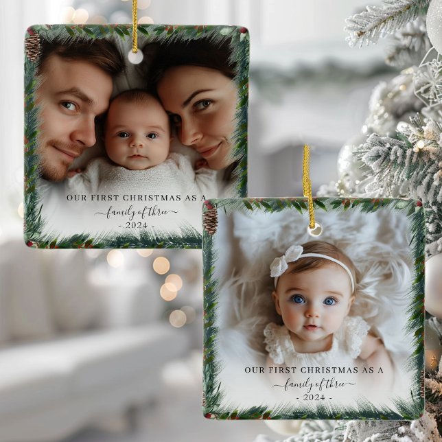 Adorno De Cerámica Nuestra Primera Navidad Como Familia 2 Foto (Our First Christmas As A Family 2 Photo Ceramic Ornamen)