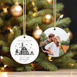 Adorno De Cerámica Nuestra primera Navidad como pareja, foto Minimali<br><div class="desc">Este ornamento será un hermoso añadido a tu árbol. Utilice el formulario de plantilla para agregar su personalización y foto.</div>
