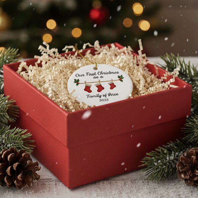 Adorno De Cerámica Nuestra primera Navidad - Familia de tres medias 2 (Subido por el creador)